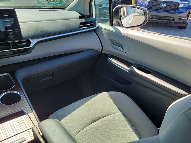 Vehicle image 22 of 31