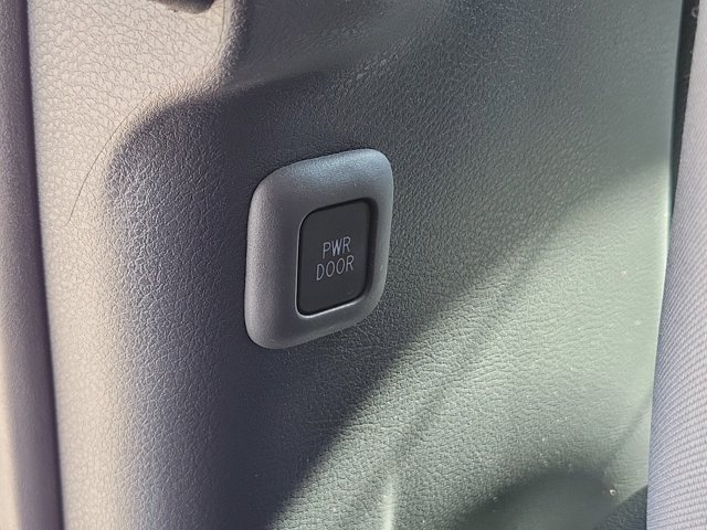Vehicle image 18 of 31