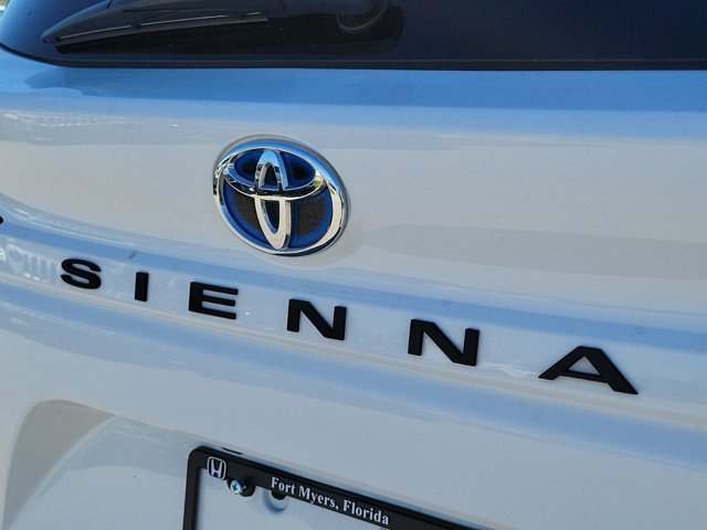 Vehicle image 13 of 31