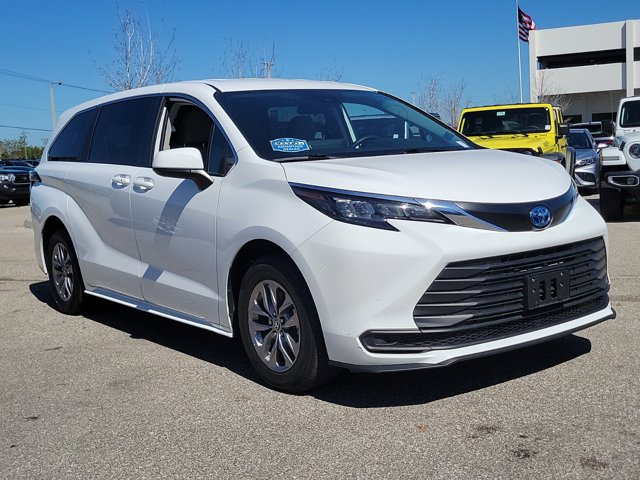 Vehicle image 2 of 31