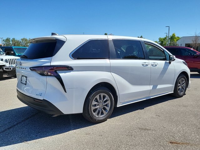 Vehicle image 6 of 31