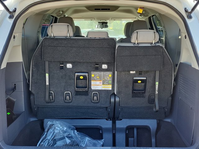 Vehicle image 14 of 31