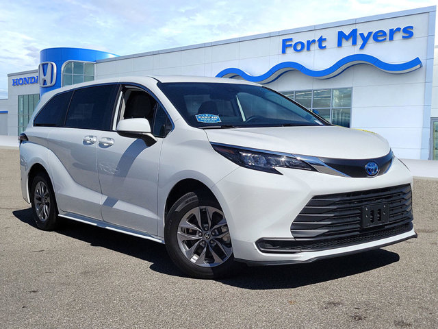 Vehicle image 4 of 31