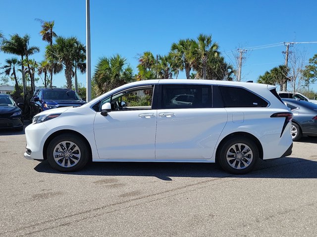 Vehicle image 9 of 31