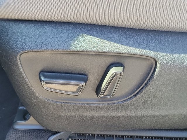 Vehicle image 24 of 31