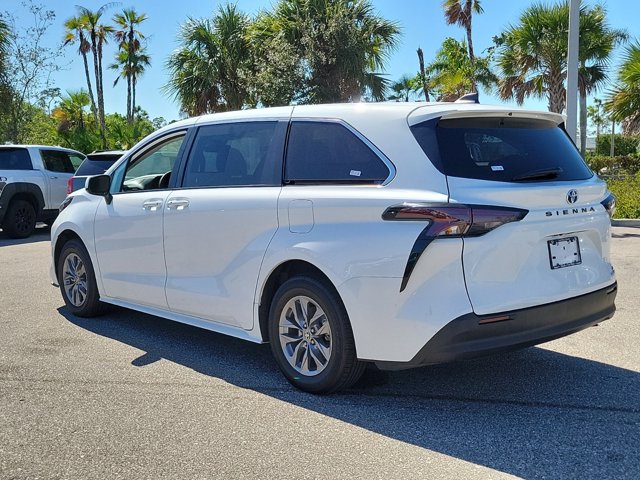 Vehicle image 8 of 31