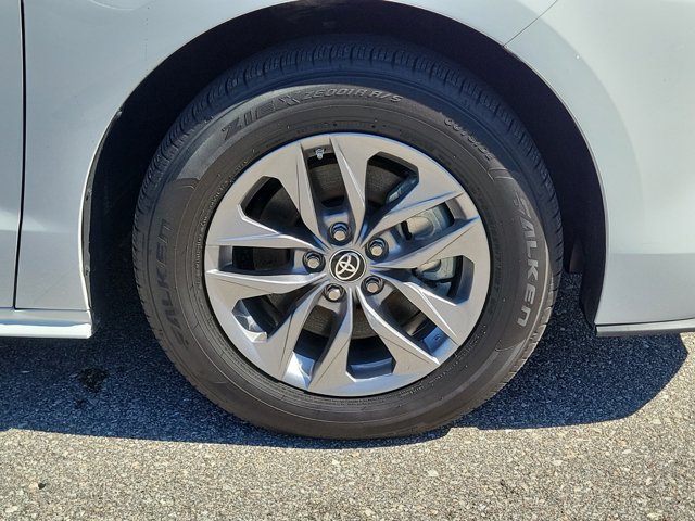Vehicle image 10 of 31