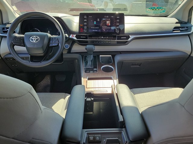Vehicle image 19 of 31