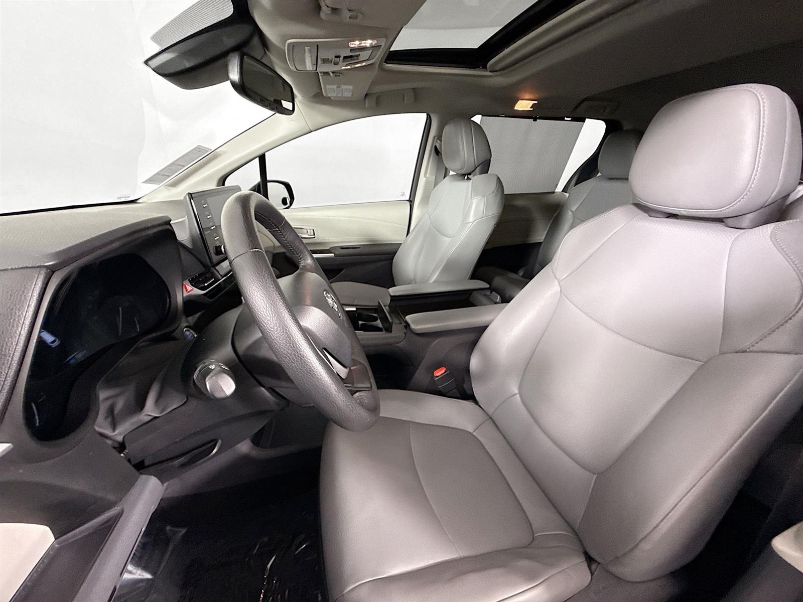Vehicle image 17 of 47