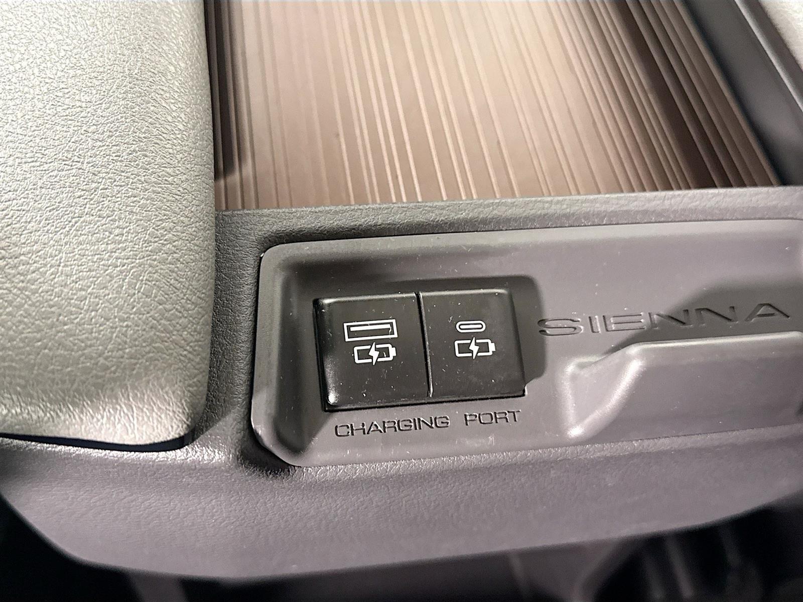 Vehicle image 39 of 47