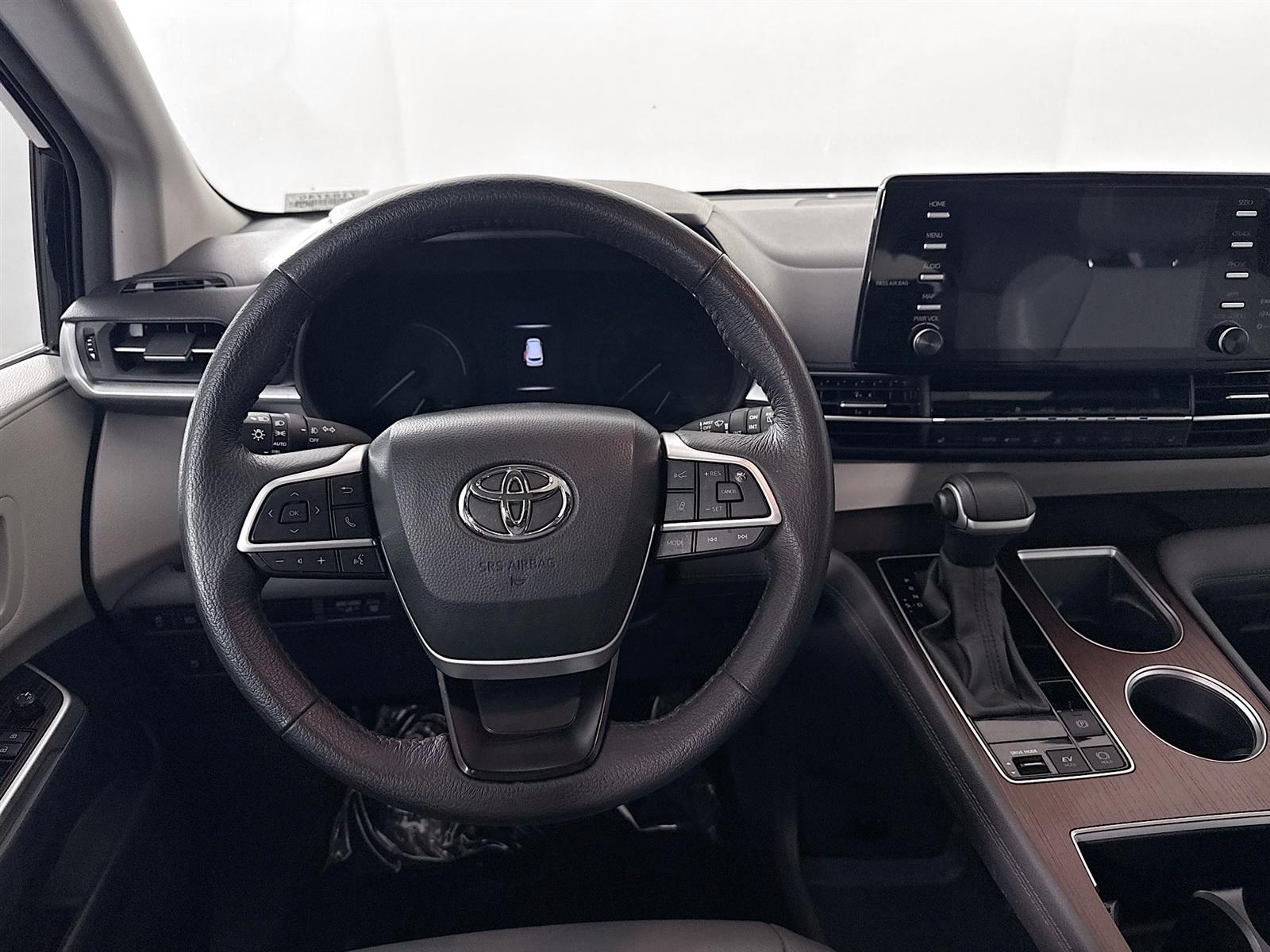 Vehicle image 34 of 47
