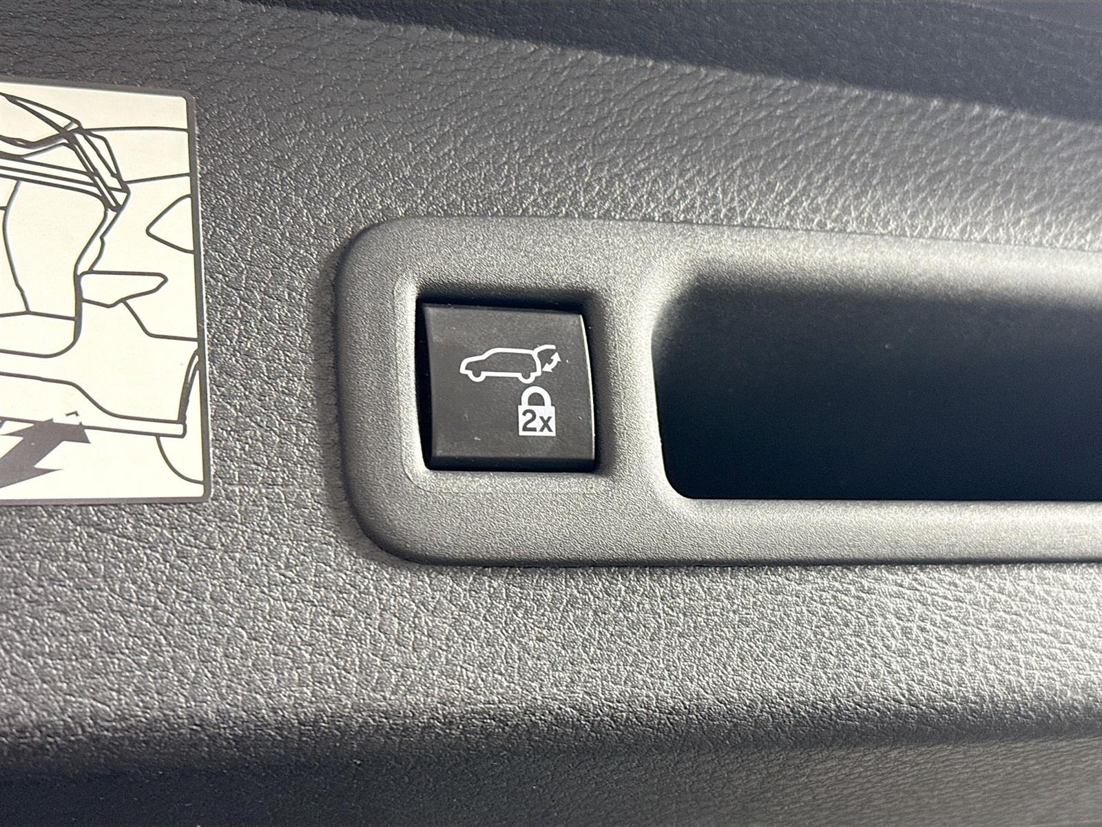 Vehicle image 41 of 47