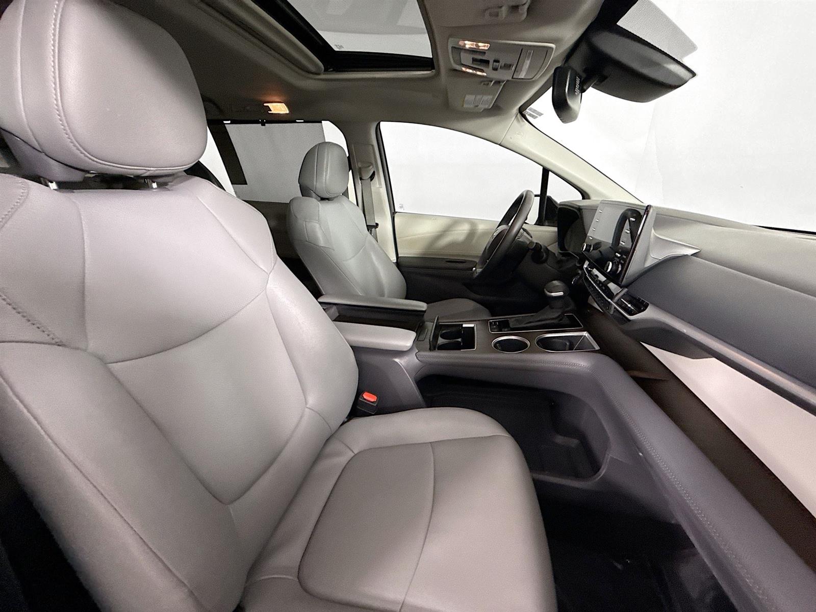 Vehicle image 44 of 47