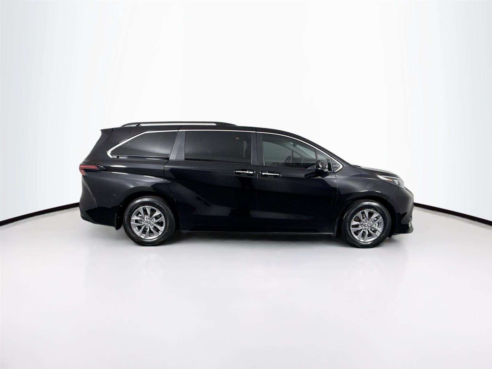Vehicle image 5 of 47