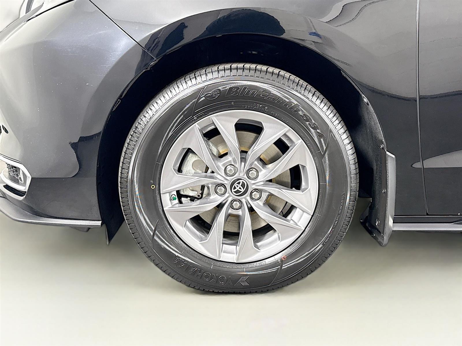 Vehicle image 14 of 47