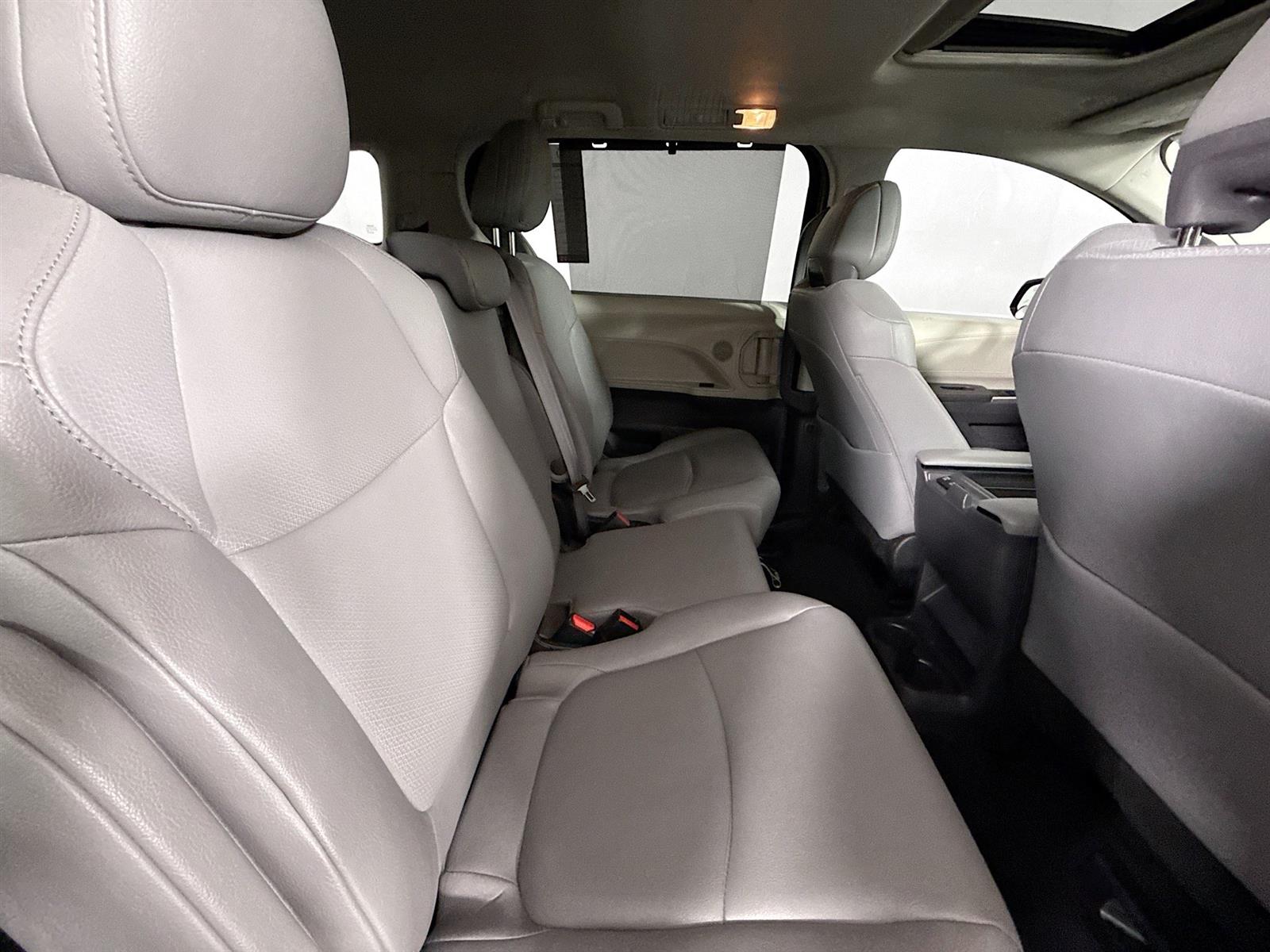 Vehicle image 43 of 47