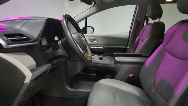 Vehicle image 10 of 26