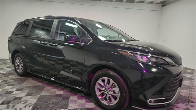 Vehicle image 5 of 26