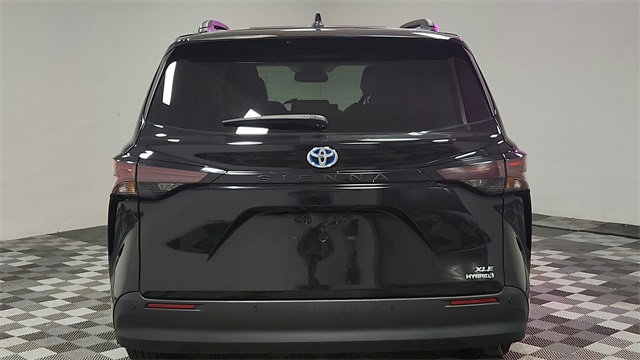 Vehicle image 9 of 26