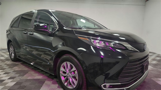 Vehicle image 3 of 26