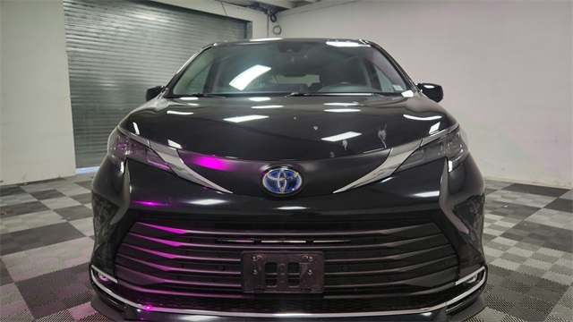 Vehicle image 2 of 26