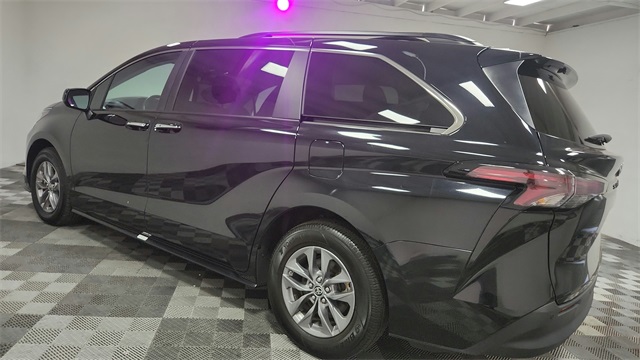 Vehicle image 8 of 26