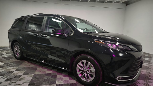 Vehicle image 4 of 26