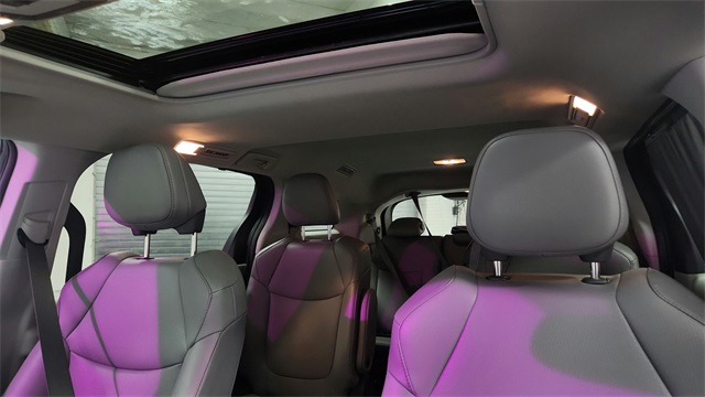 Vehicle image 16 of 26