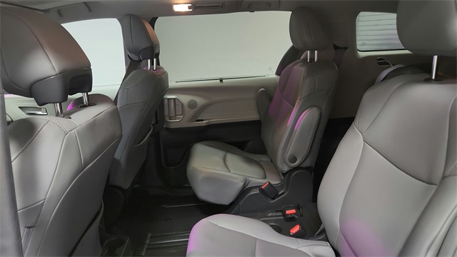 Vehicle image 20 of 26