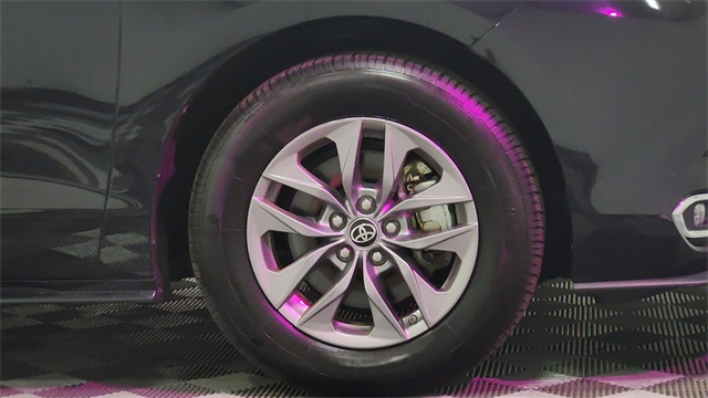 Vehicle image 24 of 26