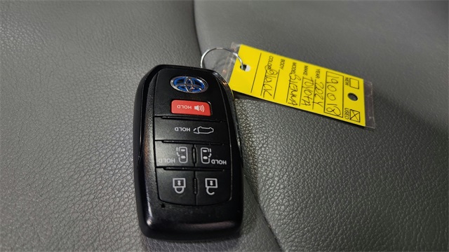 Vehicle image 15 of 26