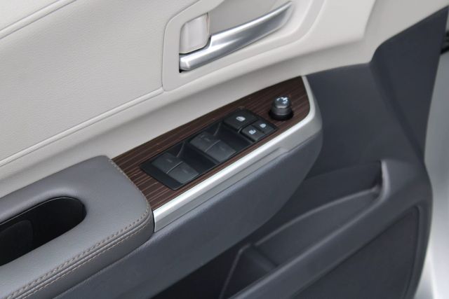 Vehicle image 11 of 39