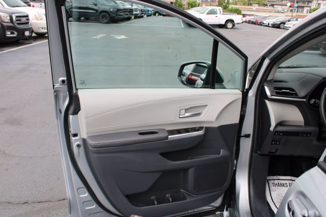 Vehicle image 10 of 39