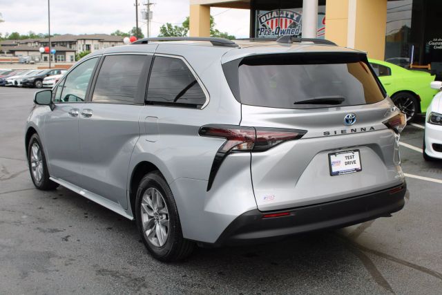 Vehicle image 6 of 39