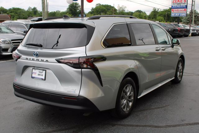 Vehicle image 4 of 39