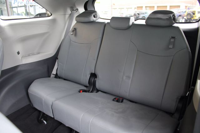 Vehicle image 29 of 39