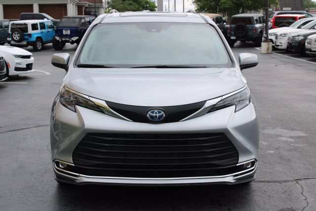 Vehicle image 2 of 39