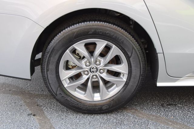 Vehicle image 33 of 39