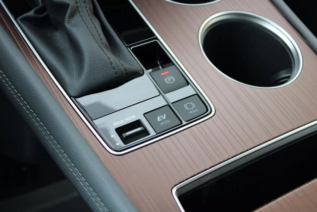 Vehicle image 24 of 39