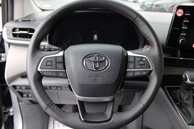 Vehicle image 13 of 39