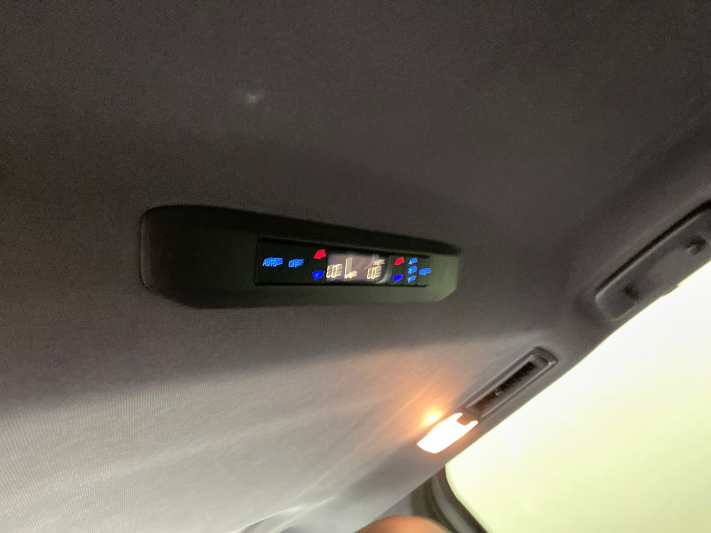 Vehicle image 31 of 50