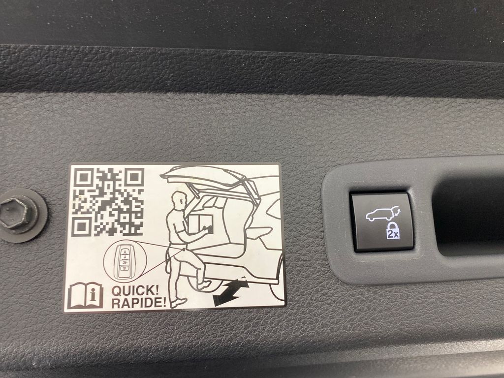 Vehicle image 33 of 50