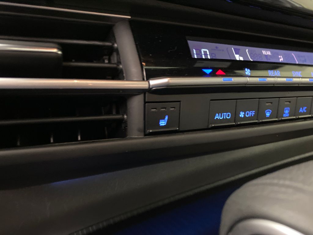 Vehicle image 23 of 50