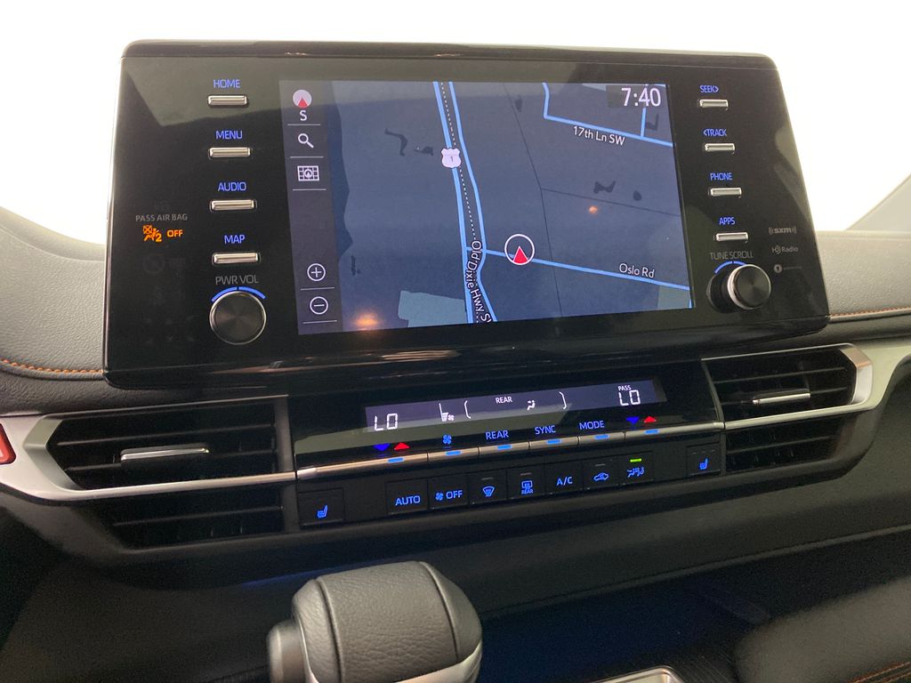 Vehicle image 21 of 50
