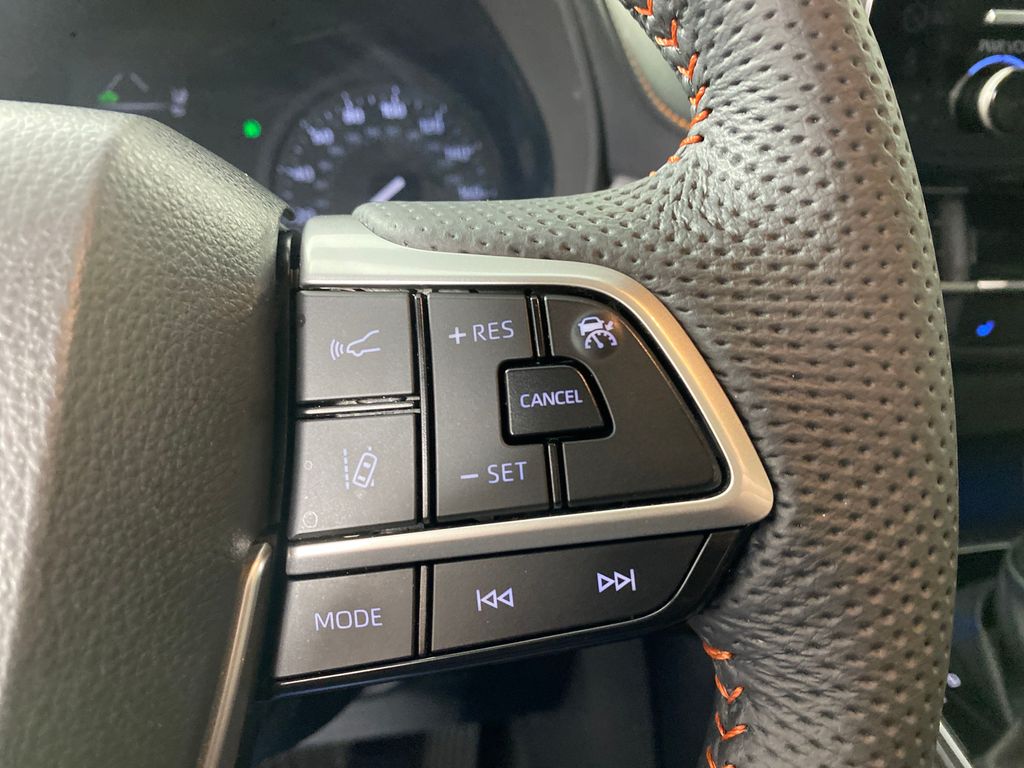 Vehicle image 16 of 50