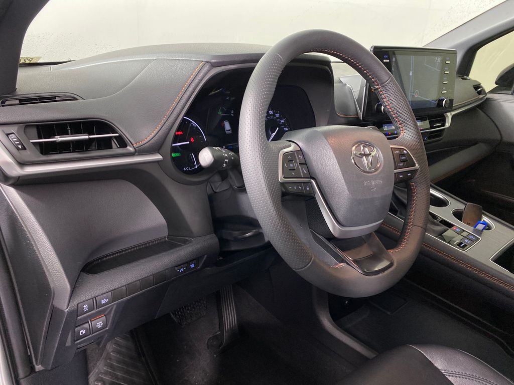 Vehicle image 11 of 50