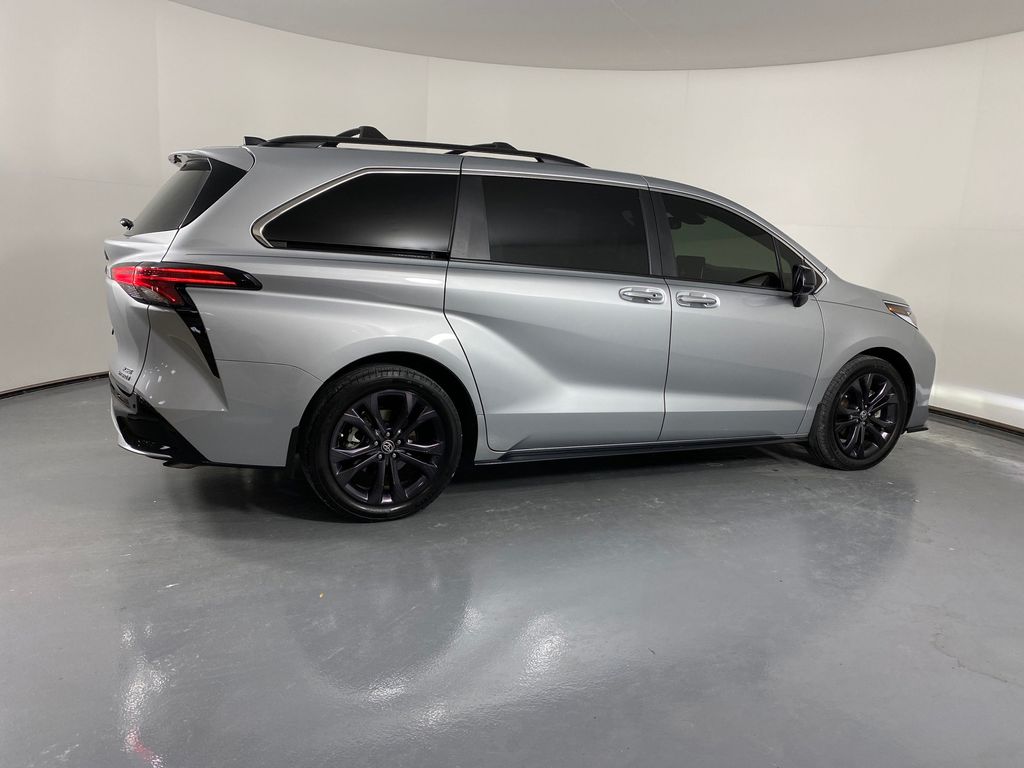 Vehicle image 4 of 50