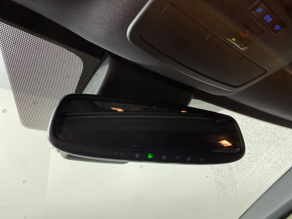 Vehicle image 25 of 50