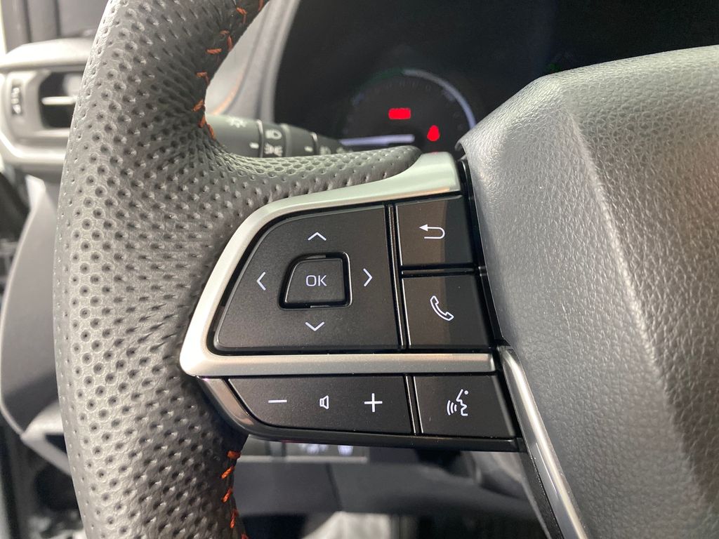 Vehicle image 15 of 50