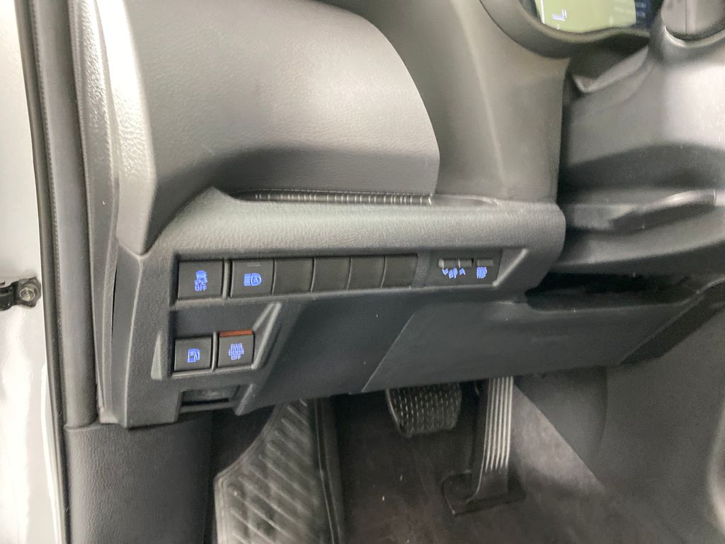 Vehicle image 13 of 50